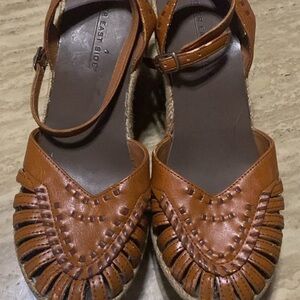 Women's Brown Woven Sandals